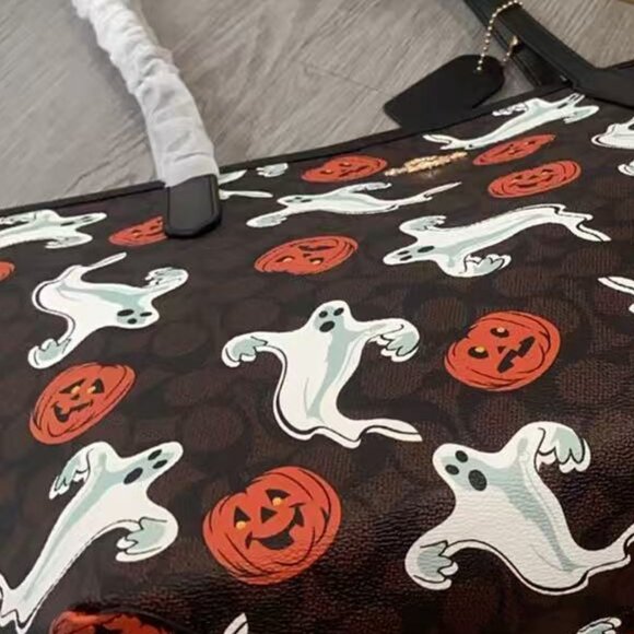 Coach Halloween Print Tote Bag, Size 33x16x29cm - Picture 7 of 9
